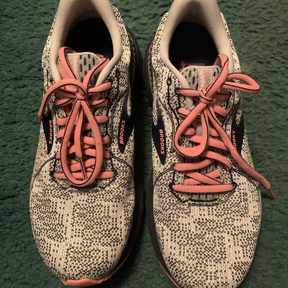 Brooks Adrenaline 21 Like New Size 8